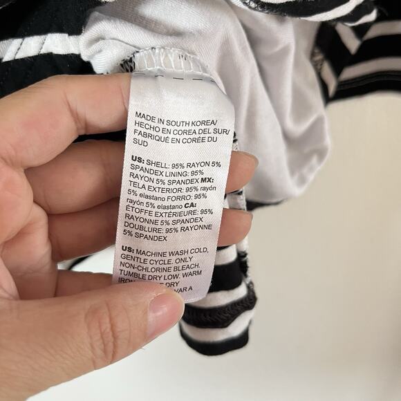 Chicos Top Blouse sz 3 XL Black White Stripe 3/4 Sleeve Stretch Knit V neck - Picture 4 of 6